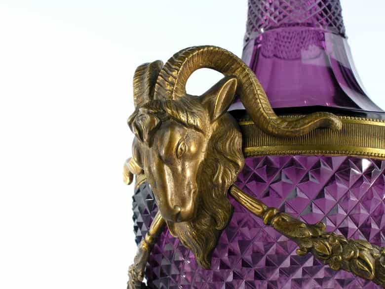 Detailabbildung: Russische Kristall-Amphorenvase mit Bronzemontierung und vergoldetem Holzsockel