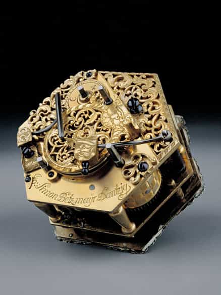 Detailabbildung: Hochbedeutende waagrechte Tischuhr mit Stundenrepetition und Wecker von dem Meister Johan Simon Betzmayr, in originalem Lederetui und in einem hervorragenden Erhaltungszustand. Danzig, ca. 1750 