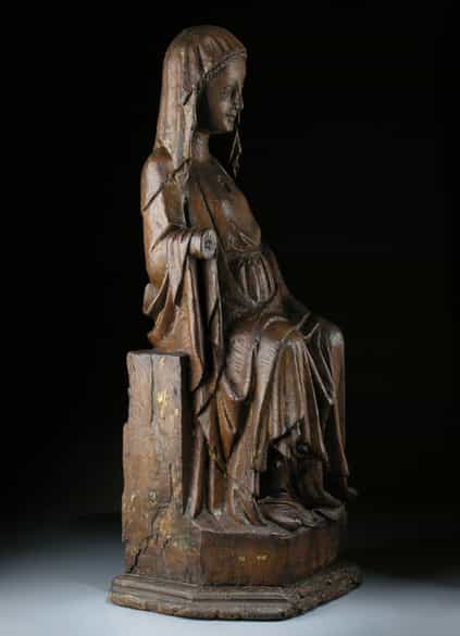 Detailabbildung: Schnitzfigur einer frühgotischen Madonna