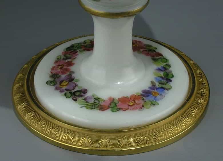 Detailabbildung: Hohe Vase in Milchglas