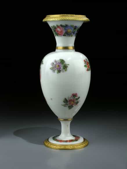 Detailabbildung: Hohe Vase in Milchglas