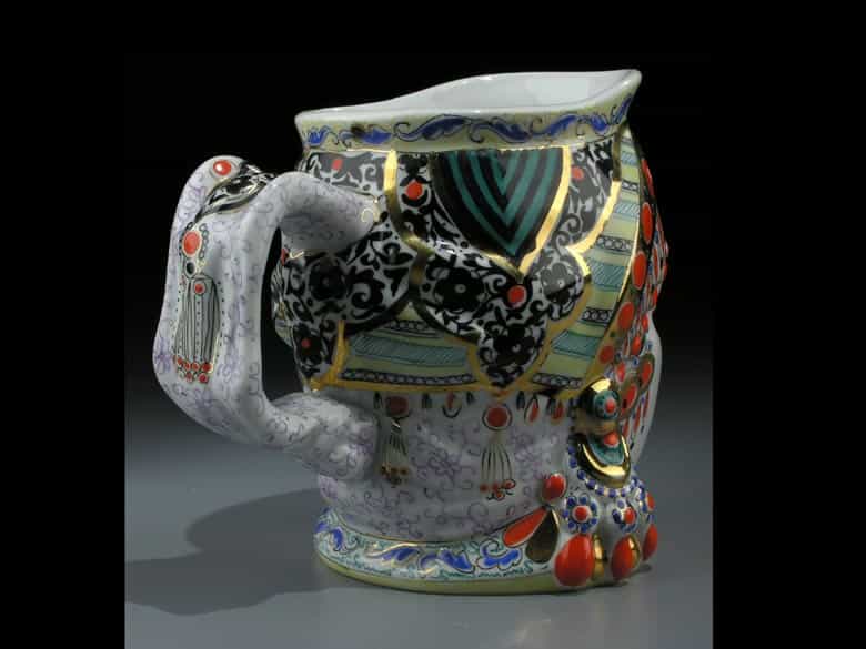 Detailabbildung: Russischer Porzellankrug in Form eines Mädchenkopfes