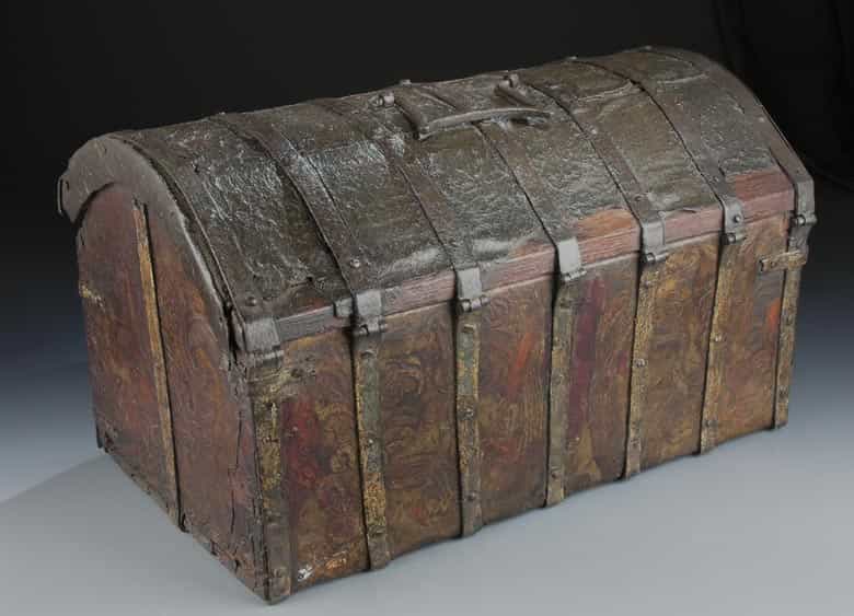 Detailabbildung: Große italienische Schatulle in Truhenform