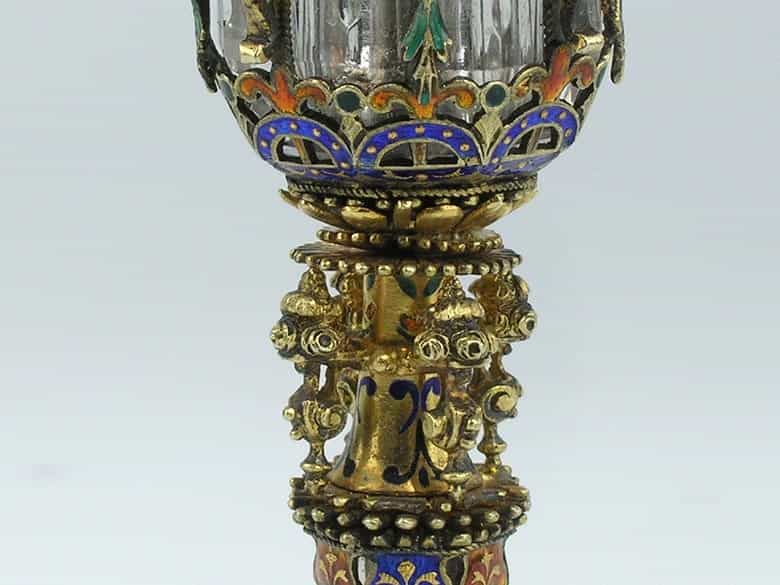 Detailabbildung: Parfumflakon in Bergkristall