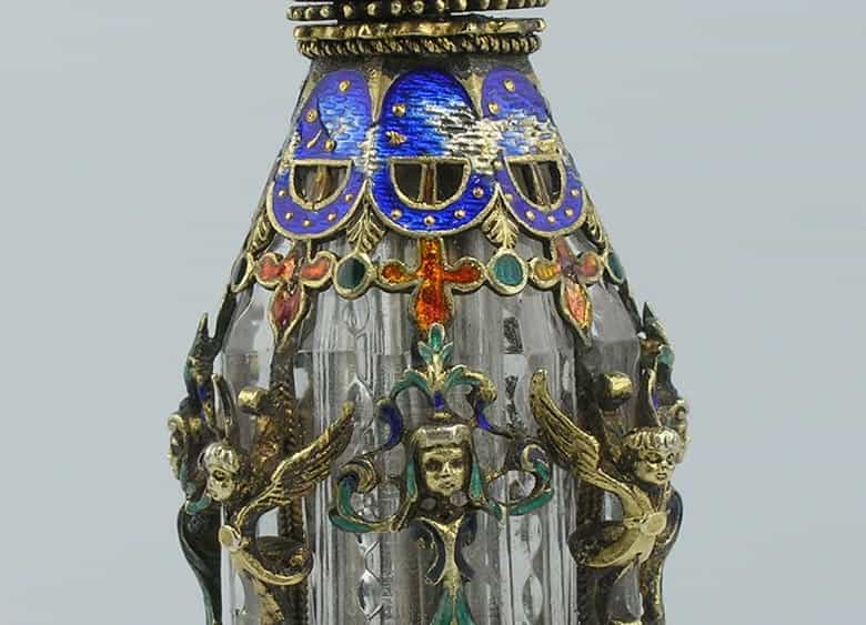 Detailabbildung: Parfumflakon in Bergkristall