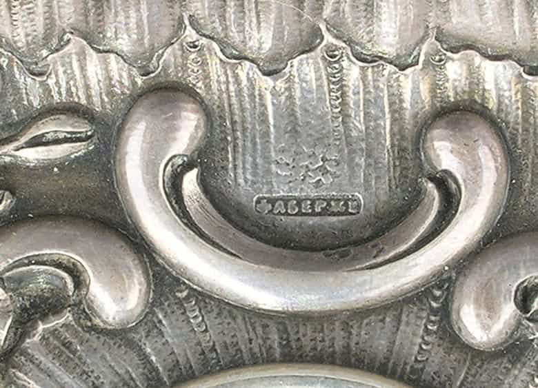 Detailabbildung: Silberschale mit eingearbeiteter russischer Münze