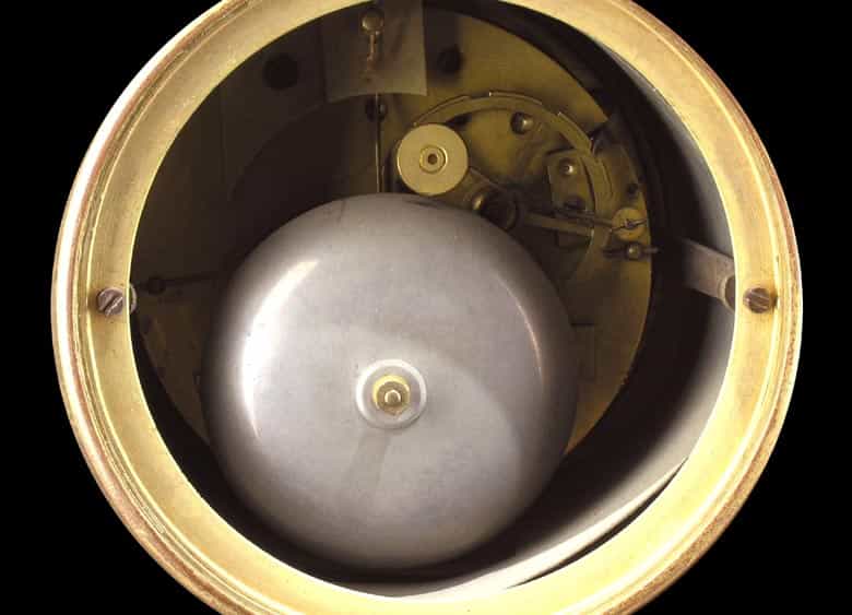 Detailabbildung: GROSSE KAMINUHR IN BRONZE UND FEUERVERGOLDUNG