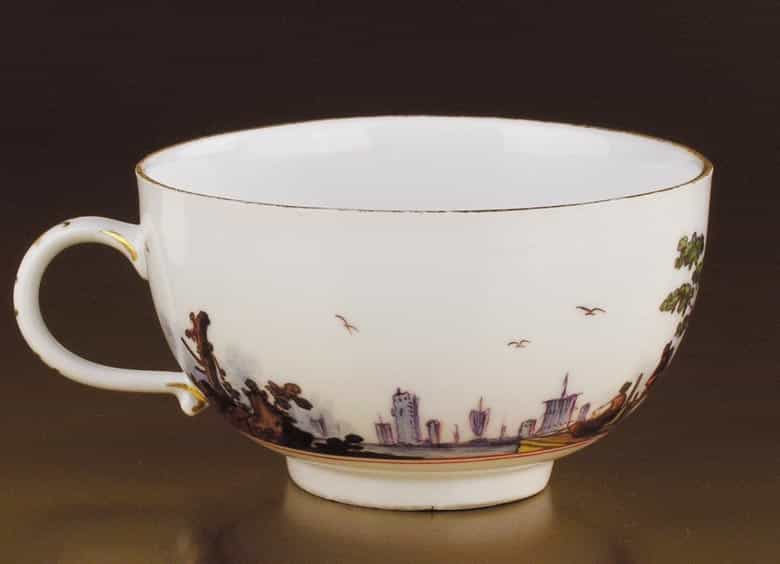 Detailabbildung: Meissener Porzellantasse mit Untertasse