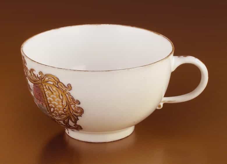 Detailabbildung: Meissener Tasse mit Untertasse