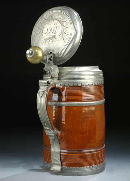 Detailabbildung: Großer Walzenkrug mit Zinndeckel