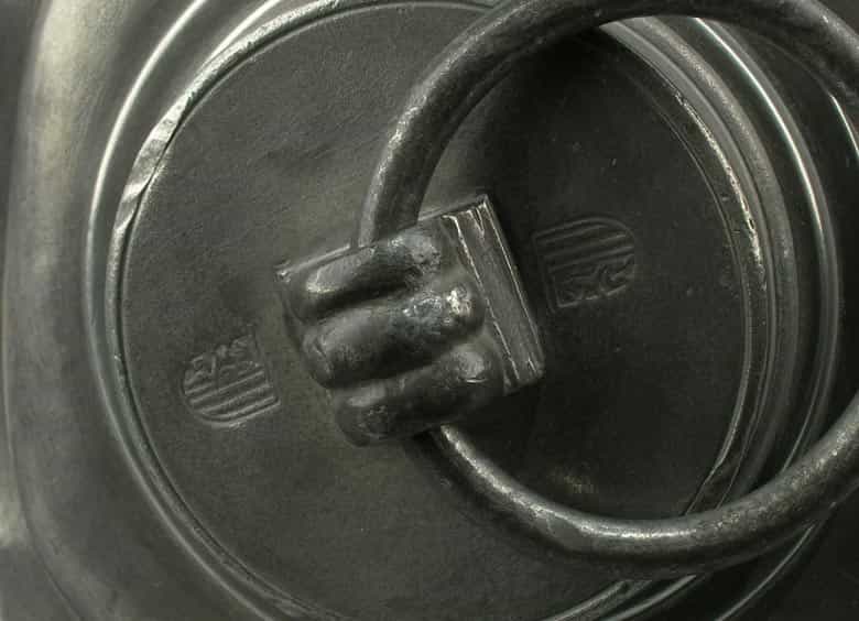 Detailabbildung: Seltene Dresdener Zinnkanne mit Schraubdeckel
