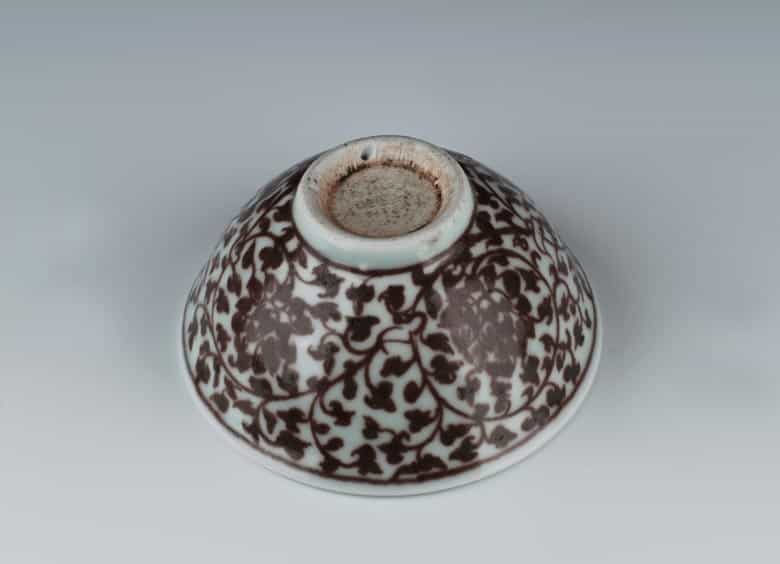 Detailabbildung: Seltene chinesische Unterglasur-rote Ming-Schale der Hong-Wu-Periode China 1368 - 1398