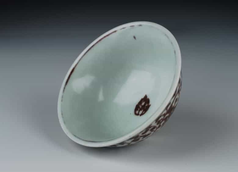 Detailabbildung: Seltene chinesische Unterglasur-rote Ming-Schale der Hong-Wu-Periode China 1368 - 1398