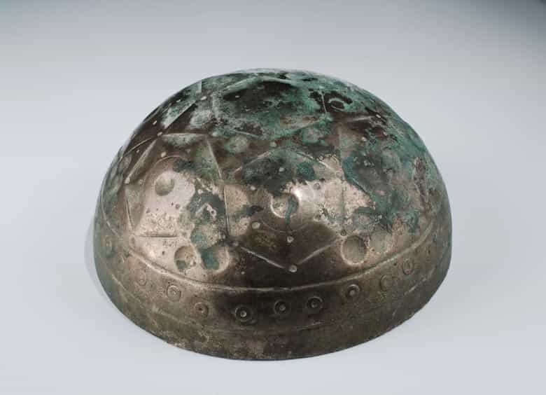 Detailabbildung: Archaische chinesische Bronzeschale