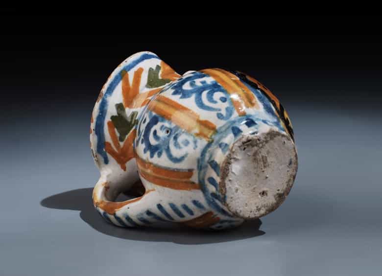 Detailabbildung: Kleines italienisches Majolika-Schnauzenkännchen