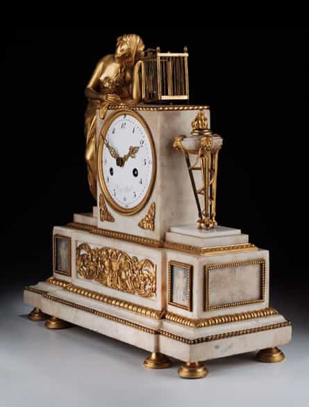 Detailabbildung: Französische Kaminuhr in weißem Marmor mit vergoldeten Bronzen