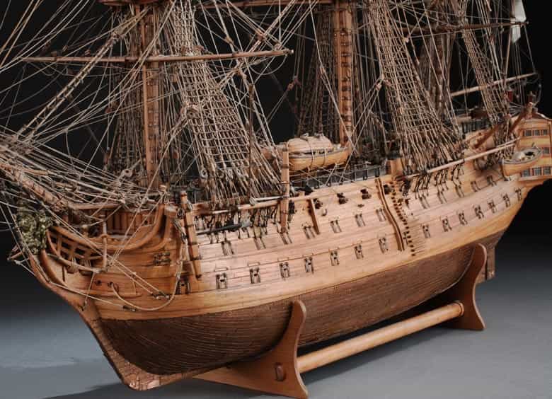 Detailabbildung: Holzmodell eines Segelschiffes