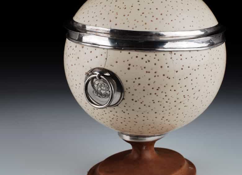 Detailabbildung: Straußenei-Dose (Abb.)