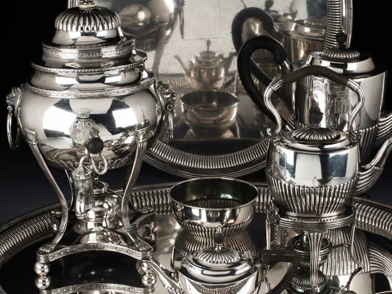 Detailabbildung: Silbernes Kaffee- und Teeservice mit Samowar