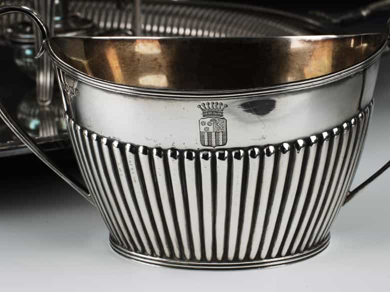 Detailabbildung: Silbernes Kaffee- und Teeservice mit Samowar