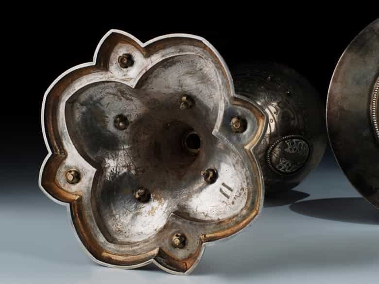 Detailabbildung: Silberkelch mit Emaildekor