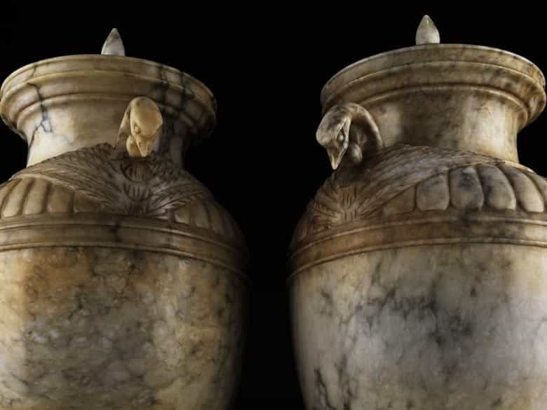 Detailabbildung: Paar Alabaster-Deckelvasen