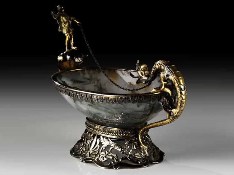 Detailabbildung: Kleine Tischschale in Achat mit Silbermontierung und figürlicher Dekoration