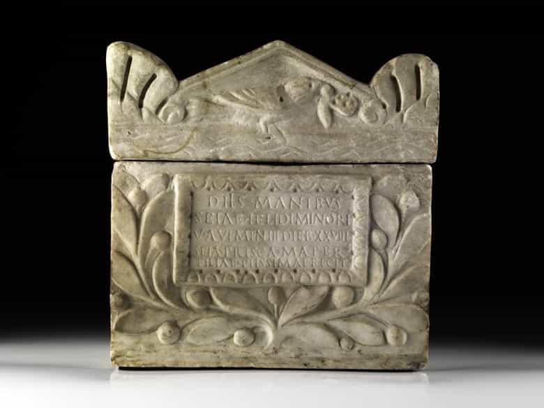 Detailabbildung: Römisches Marmor-Ossuarium