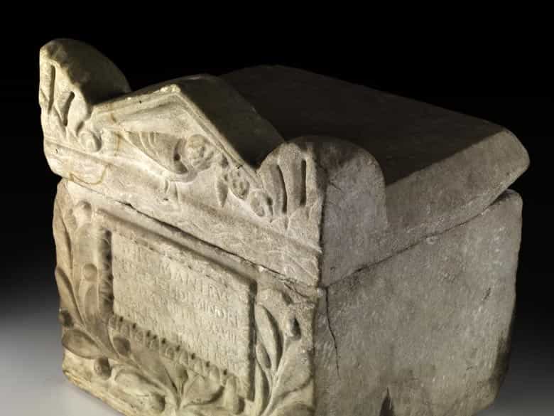 Detailabbildung: Römisches Marmor-Ossuarium