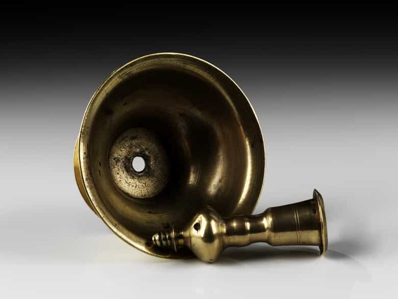 Detailabbildung: Nürnberger Glockenfußleuchter