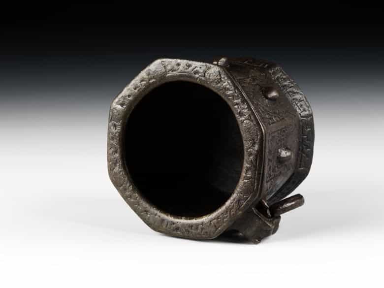 Detailabbildung: Iranischer Bronzemörser