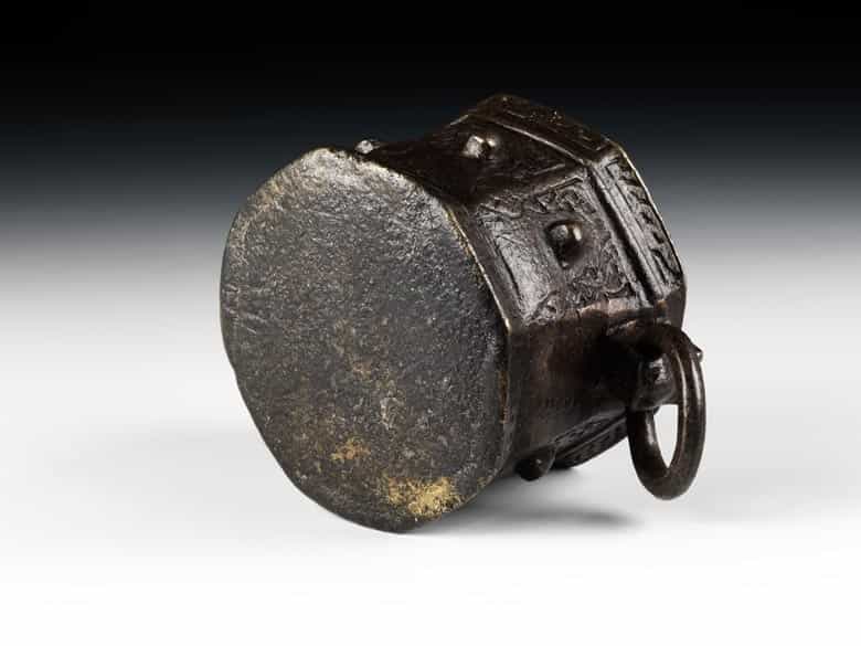 Detailabbildung: Iranischer Bronzemörser