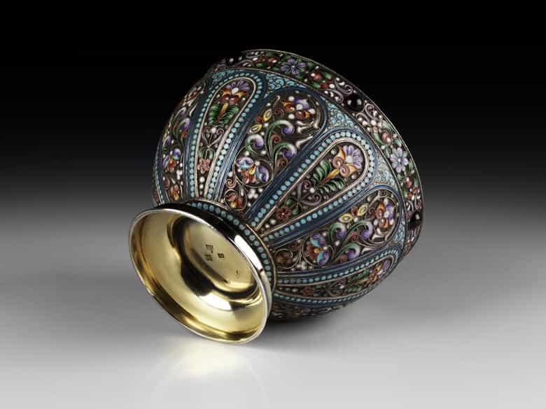 Detailabbildung: Silberschale mit Emaildekor