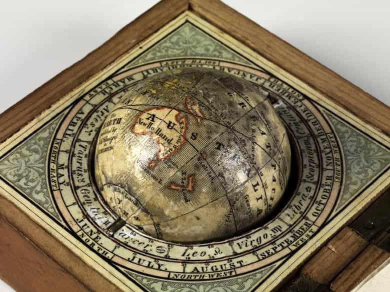 Detailabbildung: Taschenglobus in Holzkästchen