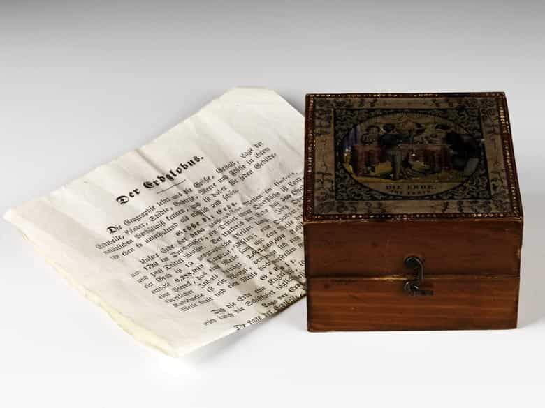 Detailabbildung: Taschenglobus in Holzkästchen