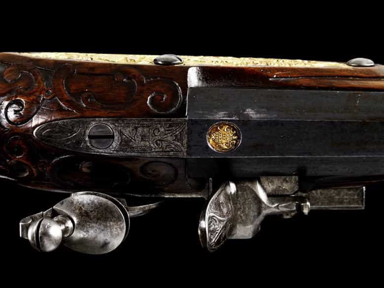 Detailabbildung: Steinschloss-Flinten-Paar vom Büchsenmeister P.C. Straub in Straubing