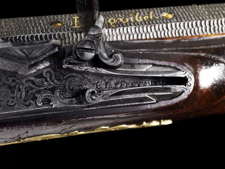 Detailabbildung: Seltene Waffengarnitur bestehend aus einer Steinschloss-Büchse, zwei Steinschloss-Vogelflinten und einer Steinschloss-Pistole