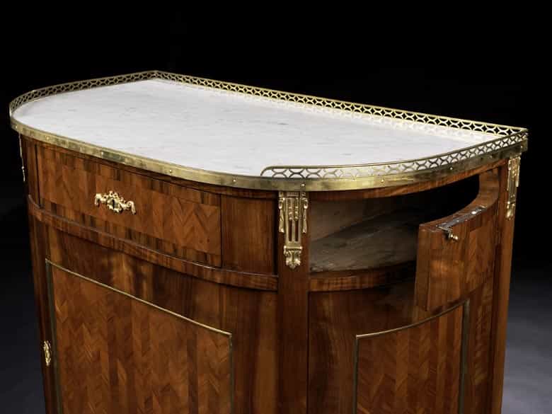 Detailabbildung: Louis XVI-Anrichtkommode (Commode Dessert)