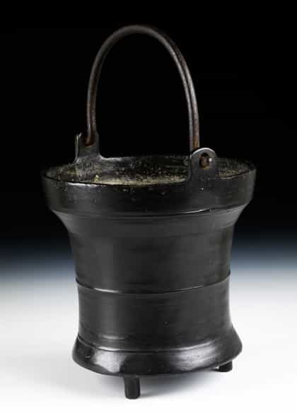 Detailabbildung: Henkel-Eimer in Bronze