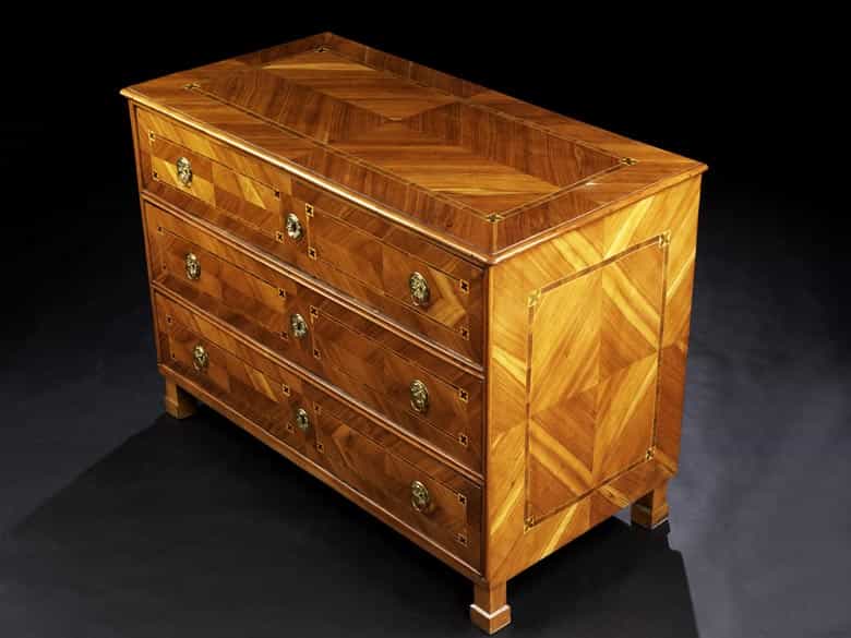 Detailabbildung: Dreischübige Louis XVI-Kommode