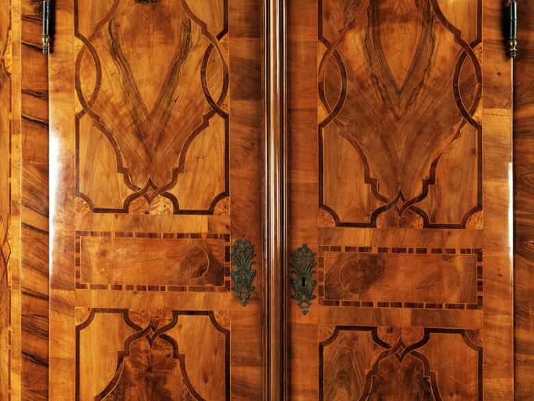 Detailabbildung: Barock-Schrank der Maria Theresia-Zeit