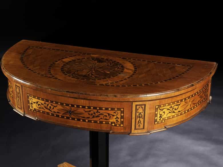 Detailabbildung: Demi Lune-Konsoltisch