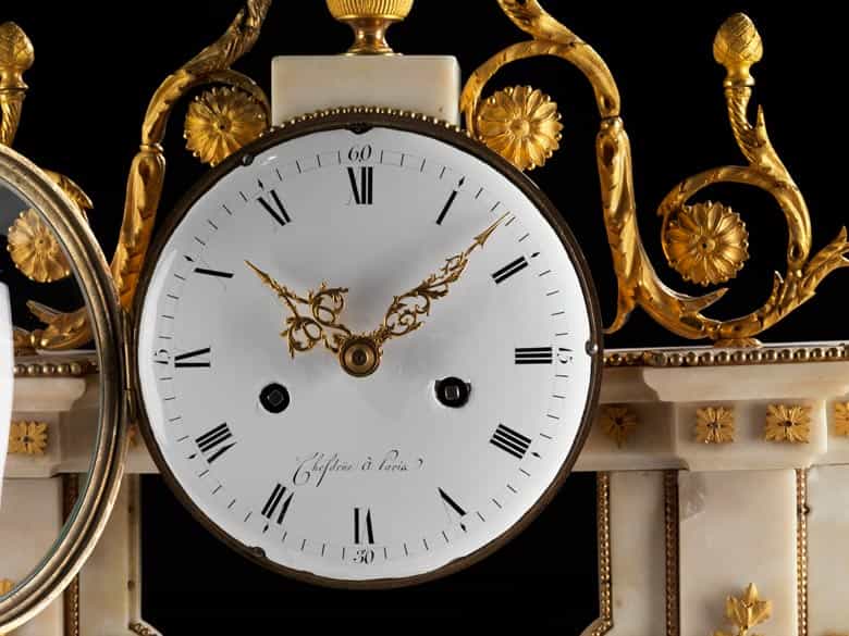 Detailabbildung: Große Louis XVI-Portaluhr