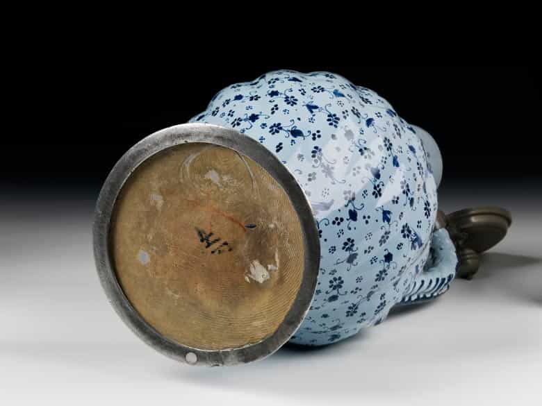 Detailabbildung: Großer Enghalskrug