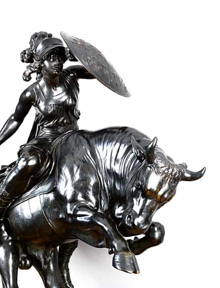 Detailabbildung: Große, bedeutende Bronze-Figurengruppe einer Amazone, auf einem Stier reitend