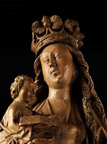 Detailabbildung: Schnitzfigur der Maria mit dem Kind