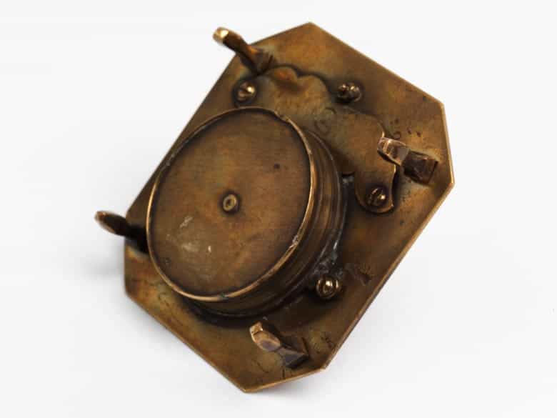 Detailabbildung: Kompass in Messing