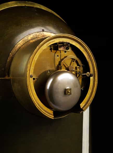 Detailabbildung: Pariser Empire-Uhr in Bronze und Feuervergoldung