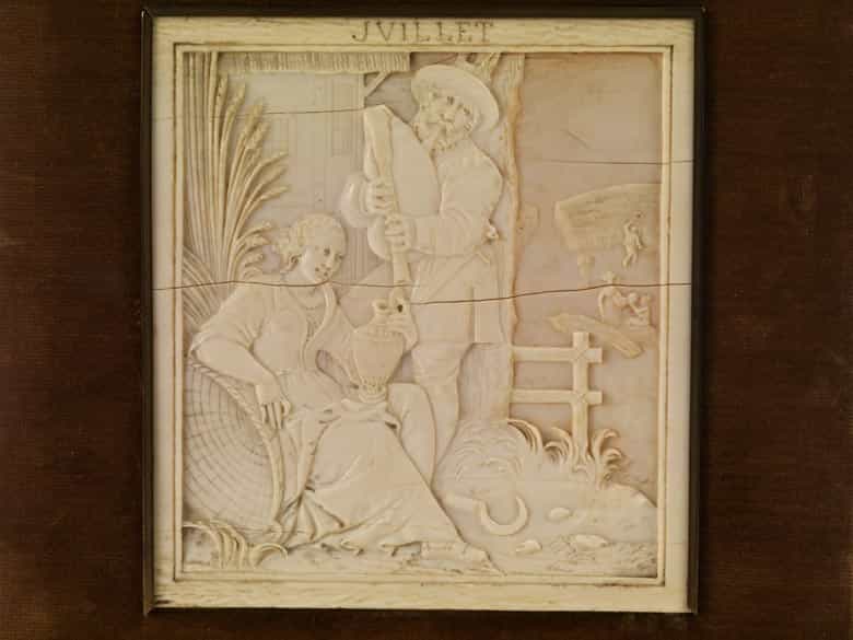 Detailabbildung: Elfenbeinrelief einer Monatsfolge