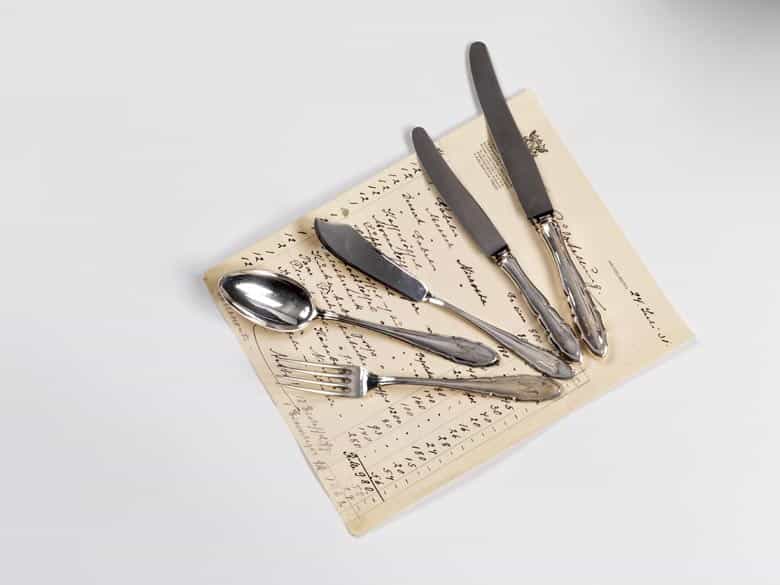 Detailabbildung: Eleganter Silber-Besteckkasten mit 12-teiligem Silberbesteck
